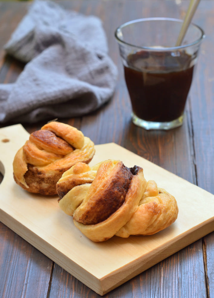 coffee with cinnamon bun