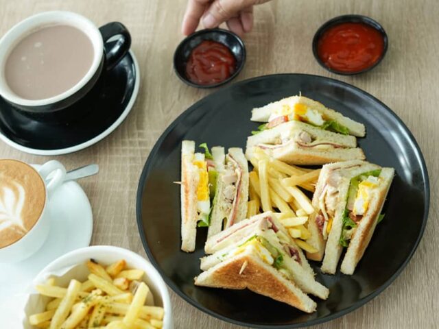 Why Do Many People Choose Breakfast Sandwiches at Coffee Shops for a Quick Morning Meal?