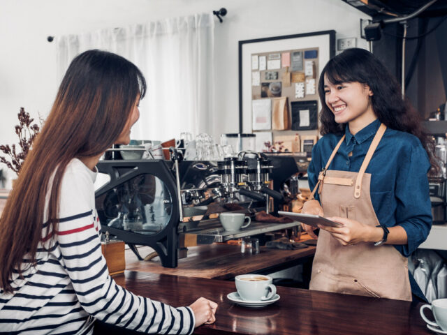 What Is Proper Coffee Shop Etiquette for First-Time Visitors?