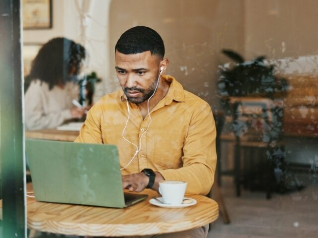 How Do You Find a Laptop-Friendly Coffee Shop in Verona, WI?